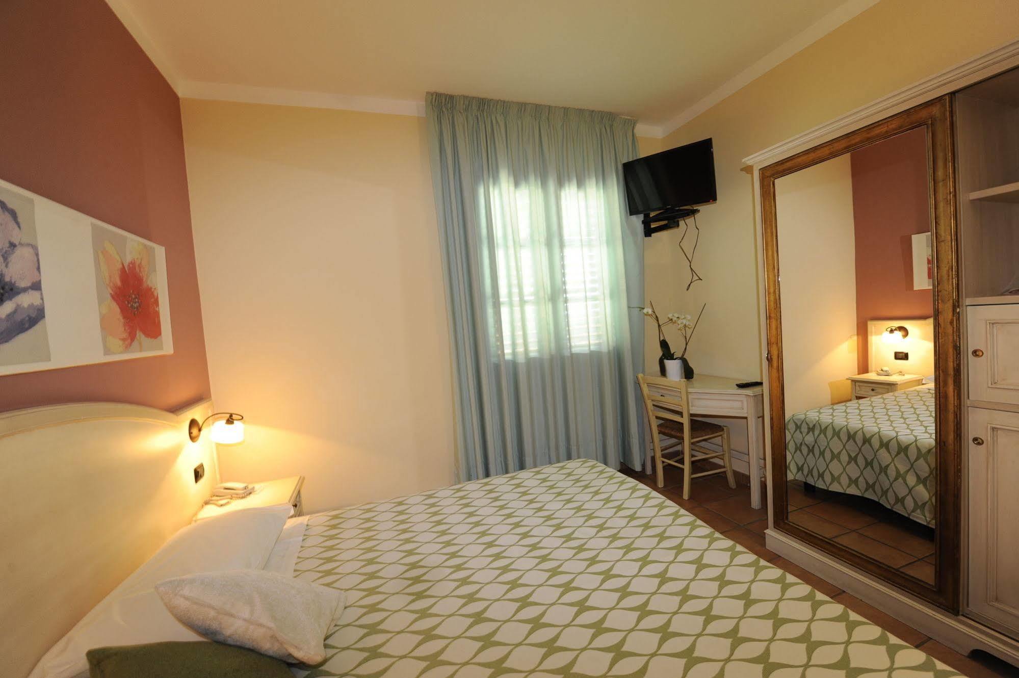 Hotel Sextum Bientina Buitenkant foto