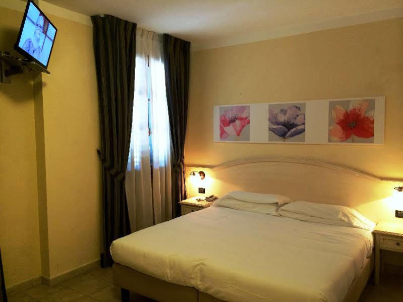Hotel Sextum Bientina Buitenkant foto
