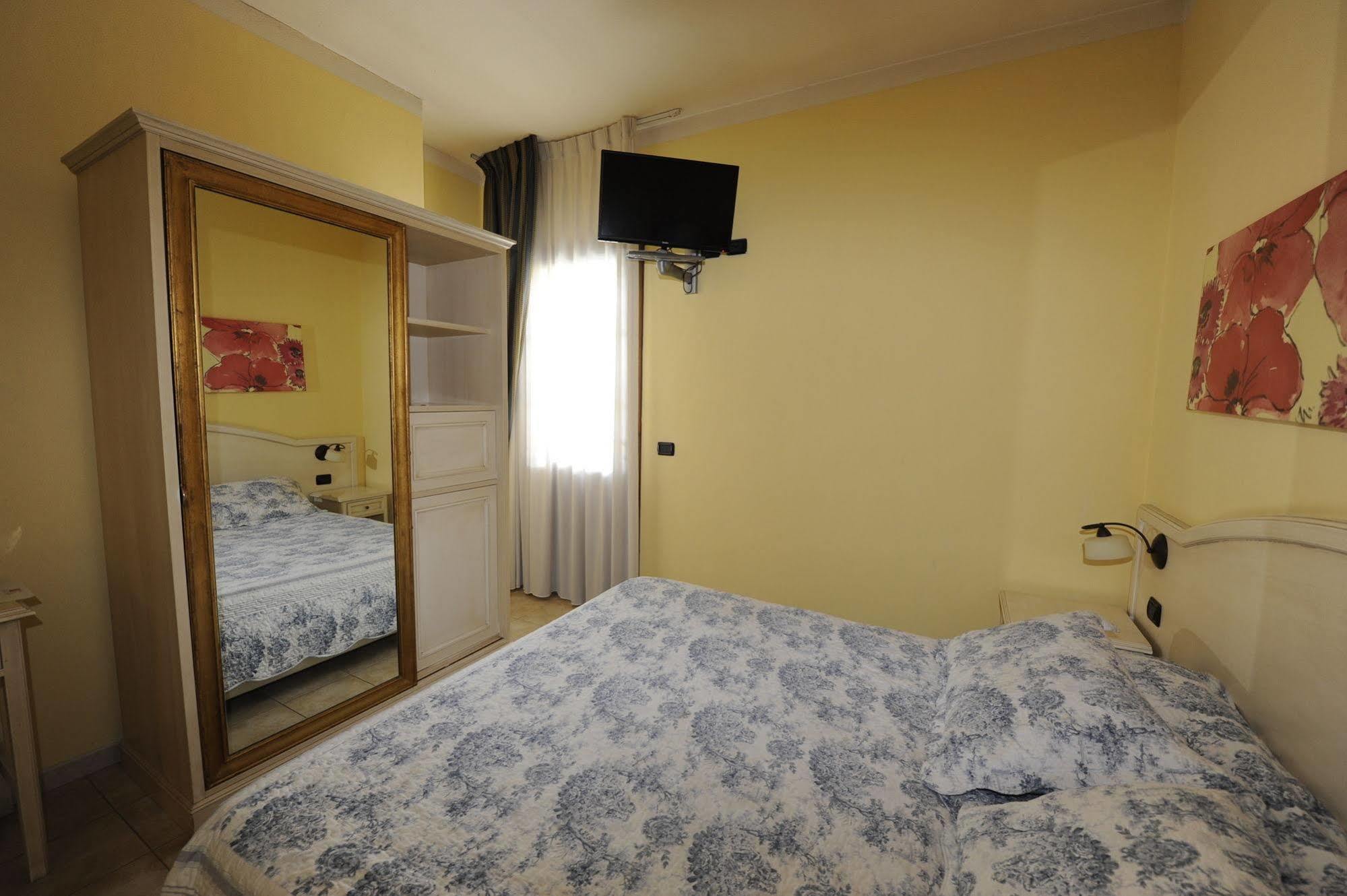 Hotel Sextum Bientina Buitenkant foto